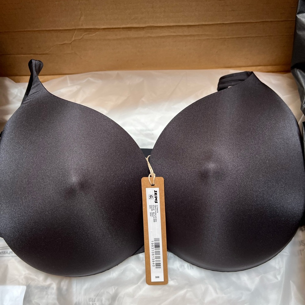 Skims Bras, including famous nipple bra, can sell separately.